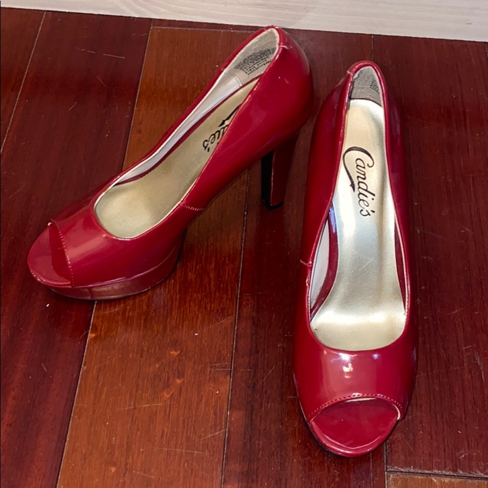 Red patent leather candies heels